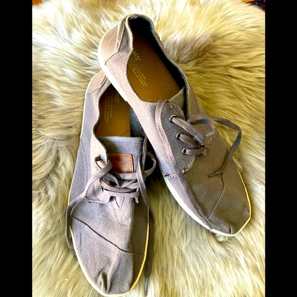 TOM’S. - Picture 1 of 5